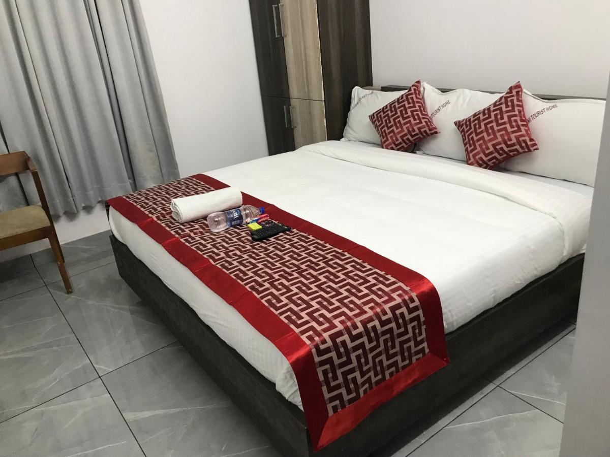 Lakshmi Tourist Home Guruvāyūr Buitenkant foto
