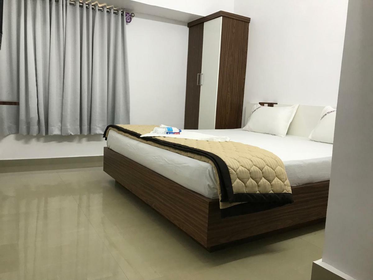 Lakshmi Tourist Home Guruvāyūr Buitenkant foto
